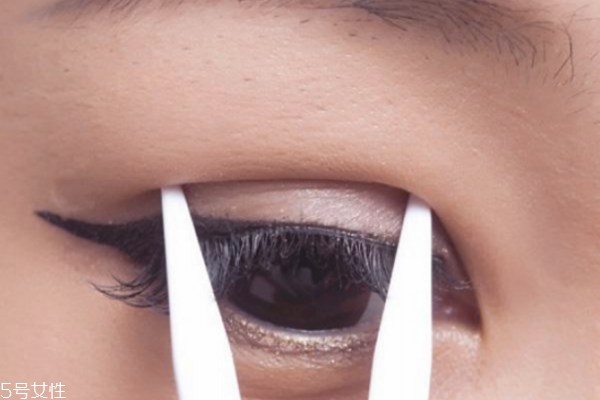 單眼皮自然變雙眼皮的化妝技巧 簡單5步變外雙大眼妹 單眼皮自然變雙眼皮的化妝技巧 簡單5步變外雙大眼妹