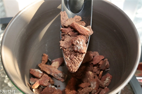 玫瑰花盆栽種植方法 玫瑰花盆栽在家這樣養(yǎng) 玫瑰花盆栽種植方法 玫瑰花盆栽在家這樣養(yǎng)