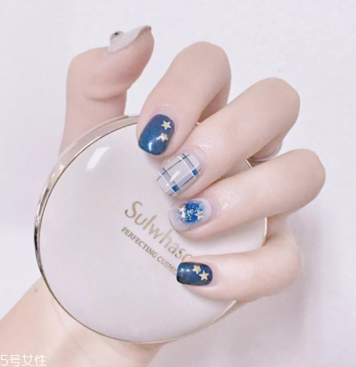 格紋光療美甲圖片 讓指尖的氣質(zhì)發(fā)光發(fā)熱 格紋光療美甲圖片 讓指尖的氣質(zhì)發(fā)光發(fā)熱