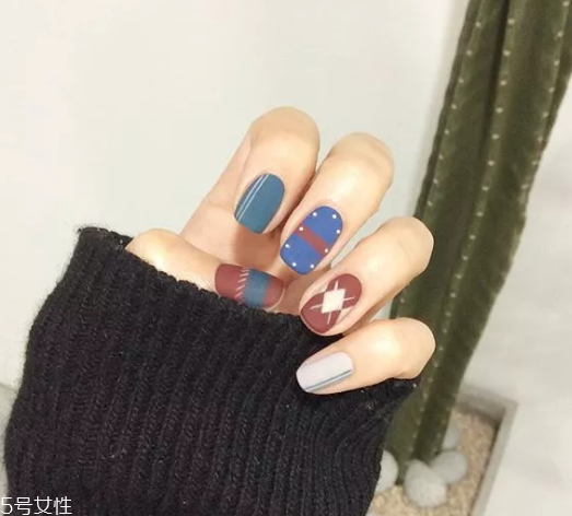 格紋光療美甲圖片 讓指尖的氣質(zhì)發(fā)光發(fā)熱 格紋光療美甲圖片 讓指尖的氣質(zhì)發(fā)光發(fā)熱