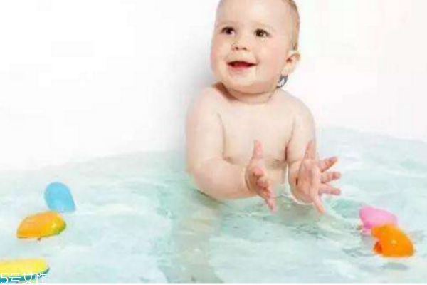 冬天洗澡皮膚干燥瘙癢 冬天洗澡多久合適 冬天洗澡皮膚干燥瘙癢 冬天洗澡多久合適