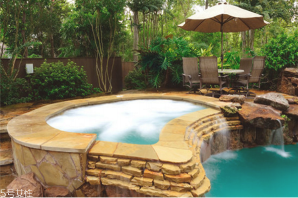 泡溫泉可以減肥嗎 溫泉多久泡一次比較好 泡溫泉可以減肥嗎 溫泉多久泡一次比較好