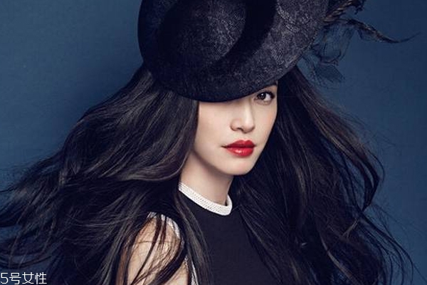 經(jīng)常涂口紅嘴唇發(fā)烏怎么回事 說到底還是卸妝不徹底 經(jīng)常涂口紅嘴唇發(fā)烏怎么回事 說到底還是卸妝不徹底