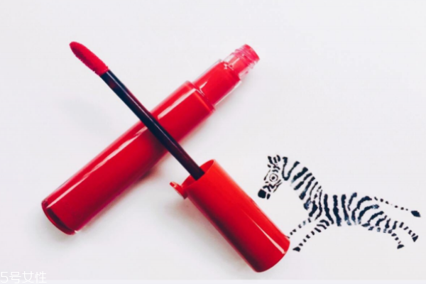 新手怎么自己涂唇釉 幾個(gè)小技巧教給你 新手怎么自己涂唇釉 幾個(gè)小技巧教給你