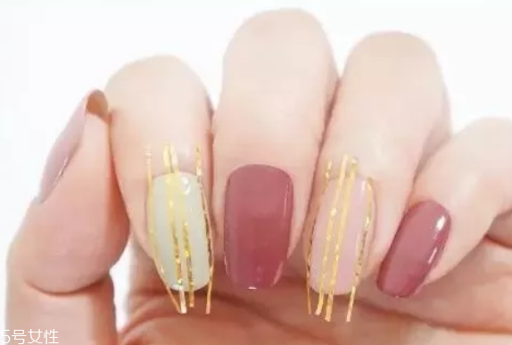 5款時髦格紋美甲圖片 擁有精致都市白領(lǐng)氣質(zhì) 5款時髦格紋美甲圖片 擁有精致都市白領(lǐng)氣質(zhì)