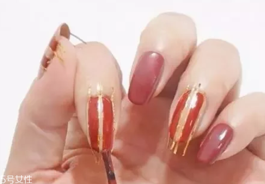 5款時髦格紋美甲圖片 擁有精致都市白領(lǐng)氣質(zhì) 5款時髦格紋美甲圖片 擁有精致都市白領(lǐng)氣質(zhì)