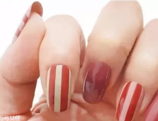 5款時髦格紋美甲圖片 擁有精致都市白領(lǐng)氣質(zhì) 5款時髦格紋美甲圖片 擁有精致都市白領(lǐng)氣質(zhì)