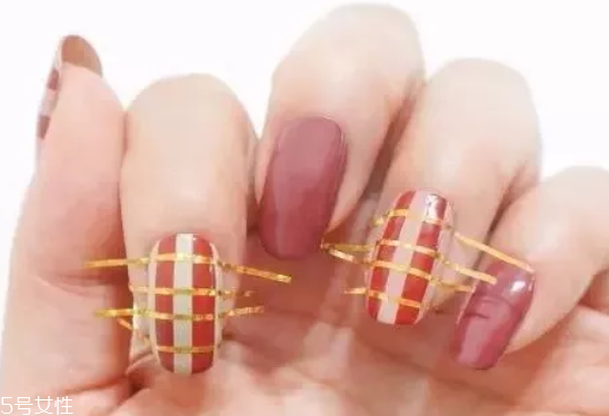 5款時髦格紋美甲圖片 擁有精致都市白領(lǐng)氣質(zhì) 5款時髦格紋美甲圖片 擁有精致都市白領(lǐng)氣質(zhì)