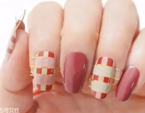 5款時髦格紋美甲圖片 擁有精致都市白領(lǐng)氣質(zhì) 5款時髦格紋美甲圖片 擁有精致都市白領(lǐng)氣質(zhì)