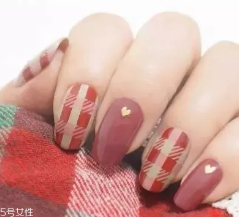 5款時髦格紋美甲圖片 擁有精致都市白領(lǐng)氣質(zhì) 5款時髦格紋美甲圖片 擁有精致都市白領(lǐng)氣質(zhì)