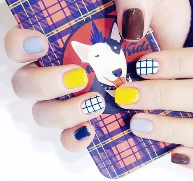 5款時髦格紋美甲圖片 擁有精致都市白領(lǐng)氣質(zhì) 5款時髦格紋美甲圖片 擁有精致都市白領(lǐng)氣質(zhì)