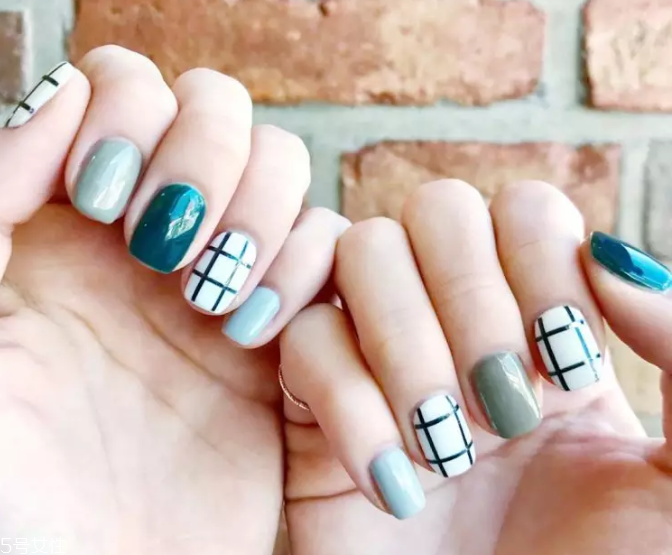 5款時髦格紋美甲圖片 擁有精致都市白領(lǐng)氣質(zhì) 5款時髦格紋美甲圖片 擁有精致都市白領(lǐng)氣質(zhì)