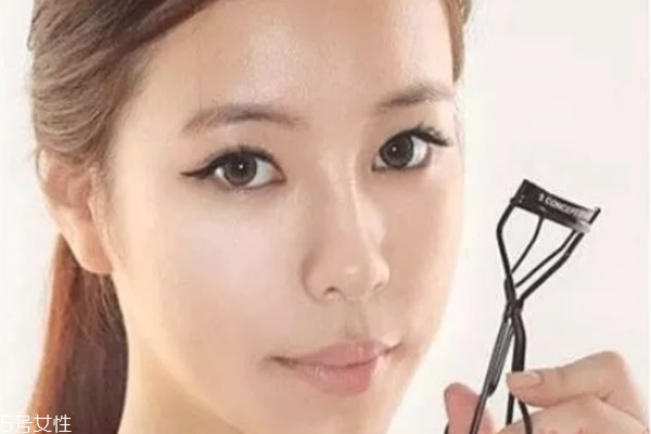 睫毛夾有什么用 睫毛夾的正確用法 睫毛夾有什么用 睫毛夾的正確用法