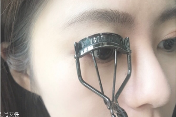 睫毛夾有什么用 睫毛夾的正確用法 睫毛夾有什么用 睫毛夾的正確用法