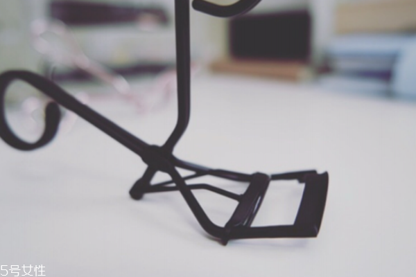 什么牌子的睫毛夾好 好用的睫毛夾排行榜 什么牌子的睫毛夾好 好用的睫毛夾排行榜