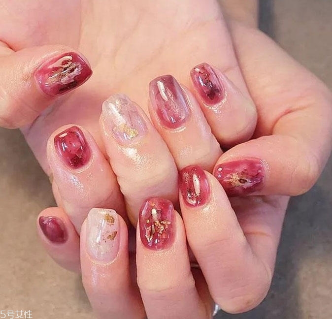 8種紅色暈染美甲款式 本季大熱臟臟紅美甲 8種紅色暈染美甲款式 本季大熱臟臟紅美甲