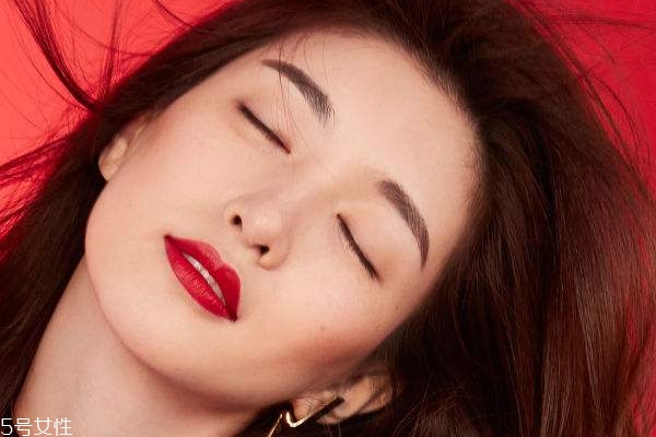 頭發(fā)軟染什么顏色 淺色系或亮色系 頭發(fā)軟染什么顏色 淺色系或亮色系