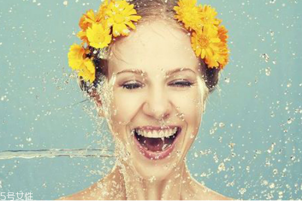 冬天用什么水洗臉最好 冬季洗臉的五大誤區(qū) 冬天用什么水洗臉最好 冬季洗臉的五大誤區(qū)