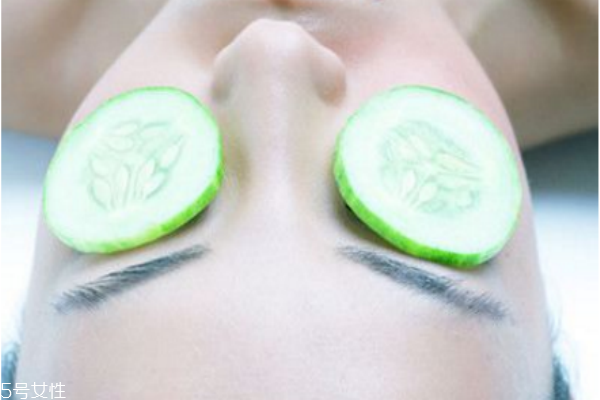 過(guò)敏能用黃瓜敷臉嗎 黃瓜冷藏后鎮(zhèn)靜效果好 過(guò)敏能用黃瓜敷臉嗎 黃瓜冷藏后鎮(zhèn)靜效果好