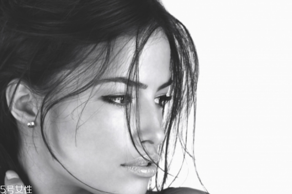 牙膏洗臉有什么好處和壞處 慎重選擇牙膏是關(guān)鍵 牙膏洗臉有什么好處和壞處 慎重選擇牙膏是關(guān)鍵