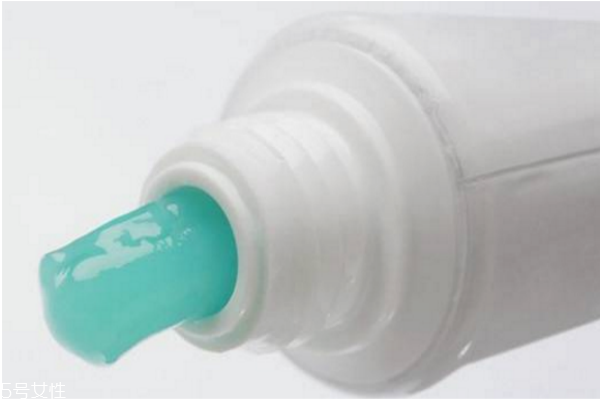 牙膏洗臉有什么好處和壞處 慎重選擇牙膏是關(guān)鍵 牙膏洗臉有什么好處和壞處 慎重選擇牙膏是關(guān)鍵