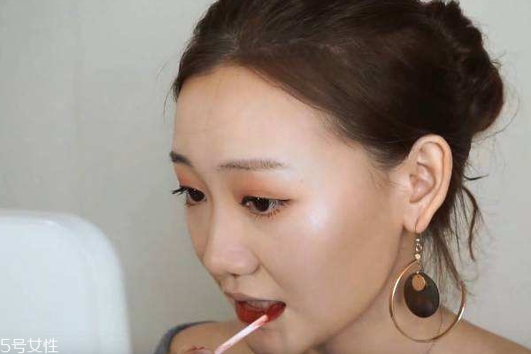 口紅暈色怎么辦 別做這2個(gè)行為 口紅暈色怎么辦 別做這2個(gè)行為
