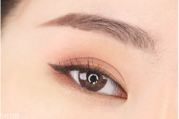 日常妝眼影怎么畫 新手畫眼影的步驟圖片 日常妝眼影怎么畫 新手畫眼影的步驟圖片