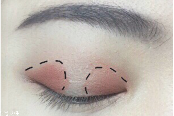 日常妝眼影怎么畫 新手畫眼影的步驟圖片 日常妝眼影怎么畫 新手畫眼影的步驟圖片
