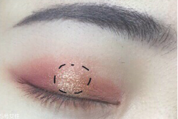 日常妝眼影怎么畫 新手畫眼影的步驟圖片 日常妝眼影怎么畫 新手畫眼影的步驟圖片