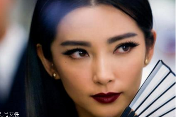 性冷淡妝容教程 最新流行70年代妝容 性冷淡妝容教程 最新流行70年代妝容