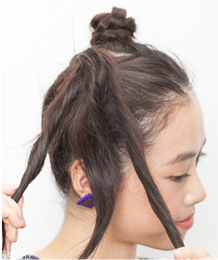 如何自己做簡(jiǎn)單盤發(fā) 雙丸子頭最好看的扎法 如何自己做簡(jiǎn)單盤發(fā) 雙丸子頭最好看的扎法