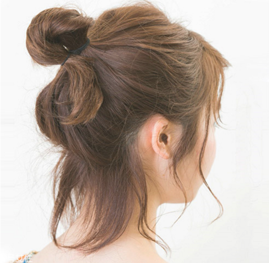 如何自己做簡(jiǎn)單盤發(fā) 雙丸子頭最好看的扎法 如何自己做簡(jiǎn)單盤發(fā) 雙丸子頭最好看的扎法