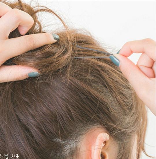 如何自己做簡(jiǎn)單盤發(fā) 雙丸子頭最好看的扎法 如何自己做簡(jiǎn)單盤發(fā) 雙丸子頭最好看的扎法