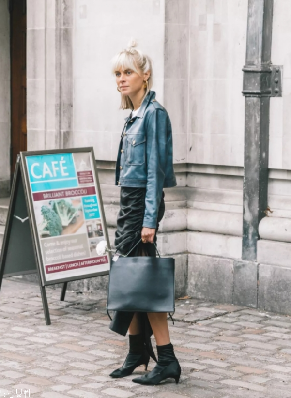 秋冬女生皮衣怎么穿好看 女生皮衣秋冬穿搭 秋冬女生皮衣怎么穿好看 女生皮衣秋冬穿搭