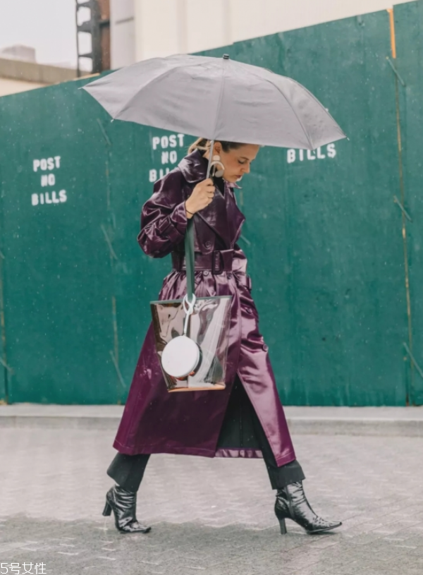 秋冬女生皮衣怎么穿好看 女生皮衣秋冬穿搭 秋冬女生皮衣怎么穿好看 女生皮衣秋冬穿搭