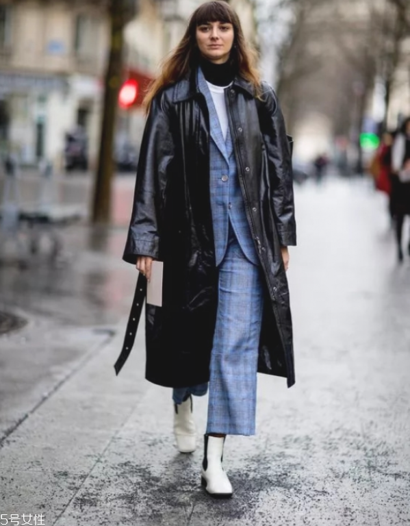 秋冬女生皮衣怎么穿好看 女生皮衣秋冬穿搭 秋冬女生皮衣怎么穿好看 女生皮衣秋冬穿搭