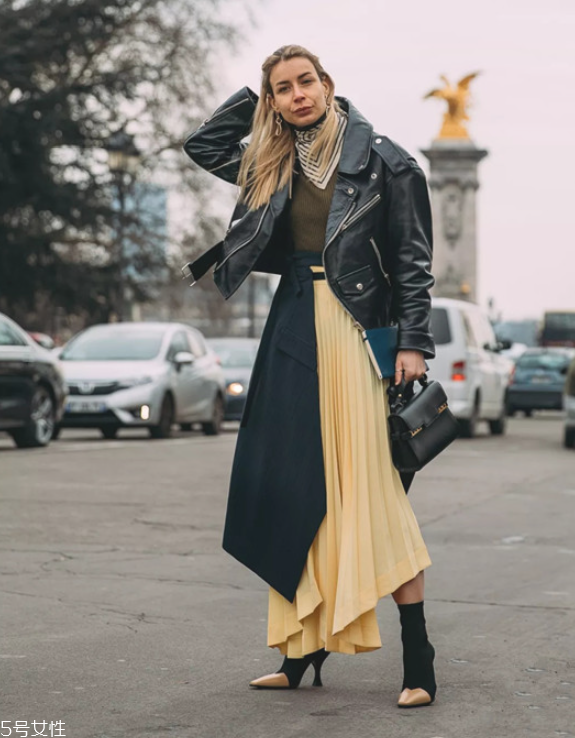 秋冬女生皮衣怎么穿好看 女生皮衣秋冬穿搭 秋冬女生皮衣怎么穿好看 女生皮衣秋冬穿搭