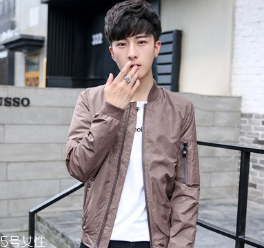 飛行外套怎么搭配 4個穿搭技巧大解析 飛行外套怎么搭配 4個穿搭技巧大解析