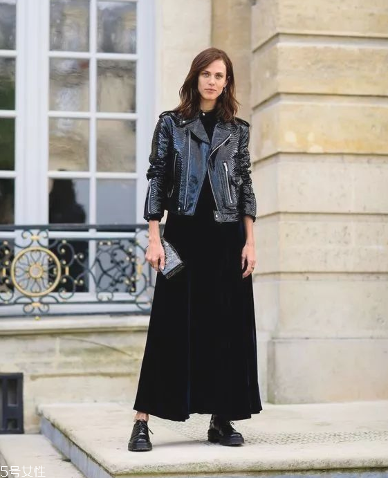 女生皮衣怎么搭配 2018皮衣女款流行趨勢