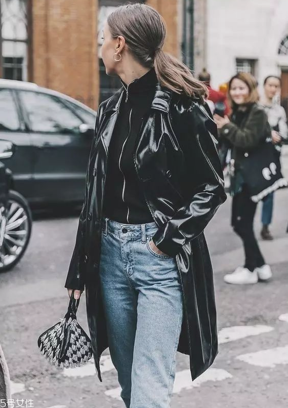 女生皮衣搭配什么褲子 皮衣搭配圖片女 女生皮衣搭配什么褲子 皮衣搭配圖片女
