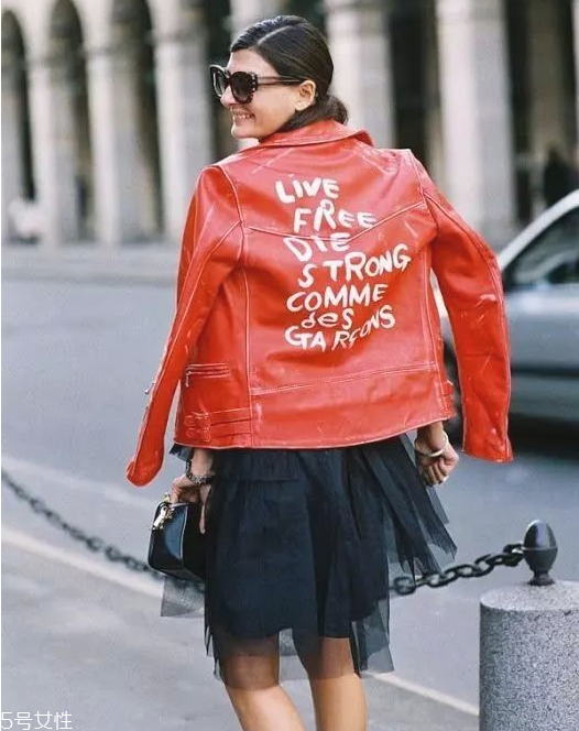 女生皮衣搭配什么褲子 皮衣搭配圖片女 女生皮衣搭配什么褲子 皮衣搭配圖片女