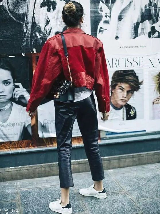 女生皮衣搭配什么褲子 皮衣搭配圖片女 女生皮衣搭配什么褲子 皮衣搭配圖片女