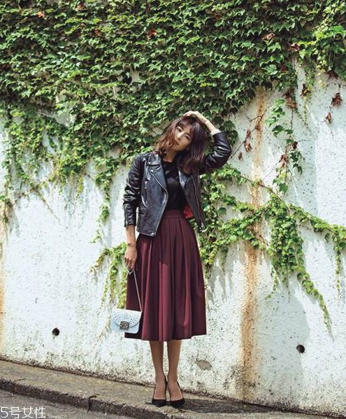 女生機(jī)車皮衣怎么搭配 機(jī)車皮衣搭配女 女生機(jī)車皮衣怎么搭配 機(jī)車皮衣搭配女