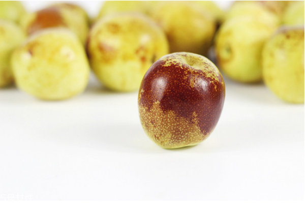 冬棗是熱性還是涼性 冬棗和紅棗的區(qū)別 冬棗是熱性還是涼性 冬棗和紅棗的區(qū)別