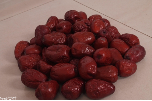 冬棗是熱性還是涼性 冬棗和紅棗的區(qū)別 冬棗是熱性還是涼性 冬棗和紅棗的區(qū)別