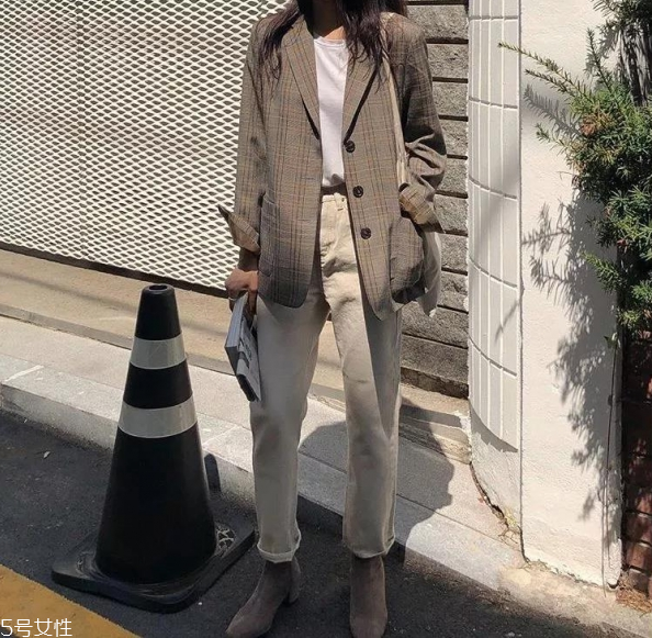 秋冬女生怎么穿衣搭配 秋冬女生穿衣搭配技巧 秋冬女生怎么穿衣搭配 秋冬女生穿衣搭配技巧