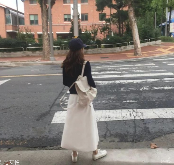 秋冬女生怎么穿衣搭配 秋冬女生穿衣搭配技巧 秋冬女生怎么穿衣搭配 秋冬女生穿衣搭配技巧