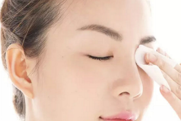 眼部細(xì)紋怎么去除 眼部護(hù)理誤區(qū)要知道 眼部細(xì)紋怎么去除 眼部護(hù)理誤區(qū)要知道