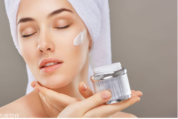 眼部細(xì)紋怎么去除 眼部護(hù)理誤區(qū)要知道 眼部細(xì)紋怎么去除 眼部護(hù)理誤區(qū)要知道