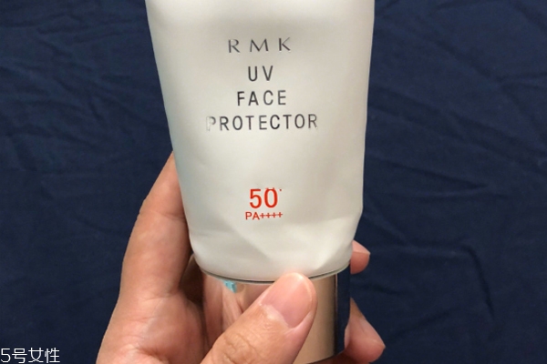rmk防曬霜有酒精嗎 rmk防曬霜適合什么皮膚 rmk防曬霜有酒精嗎 rmk防曬霜適合什么皮膚
